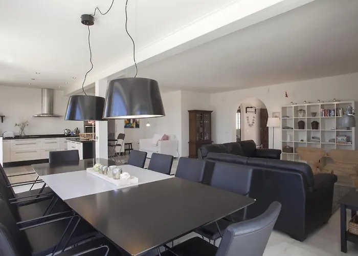 فيلة Fantastic Renovated Annex *